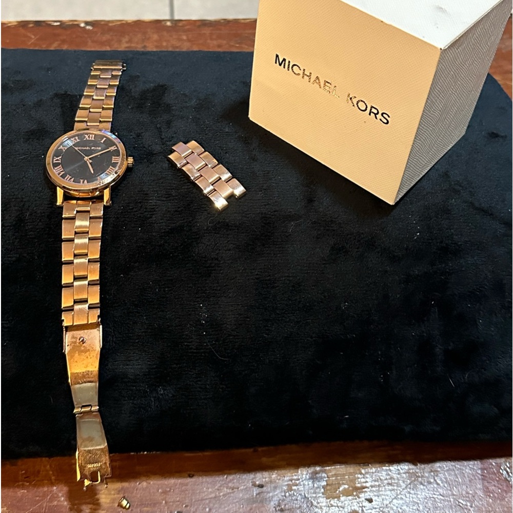 Michael Kors Watch - Picture 1 of 3